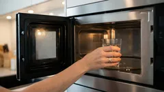 Varför man ska ställa ett glas vatten i mikrovågsugnen – ett enkelt knep som få känner till