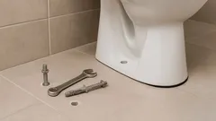 Varför det inte hjälper att dra åt skruvarna: en enkel metod för att åtgärda glapp i toalettstolen